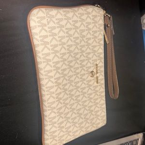 Michael kors pouch holder